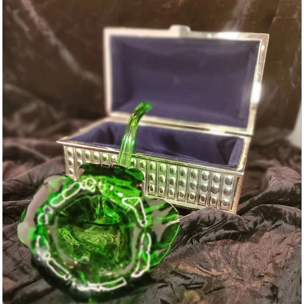 0268. Hand~Blown Beauty of a Classic Bud Vase ~ 👌 Deep Green 😍🥰